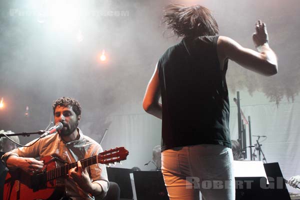 JOSE GONZALEZ PERFORMING WITH THE GOTEBORG STRING THEORY - 2011-04-06 - PARIS - Gaite Lyrique - 